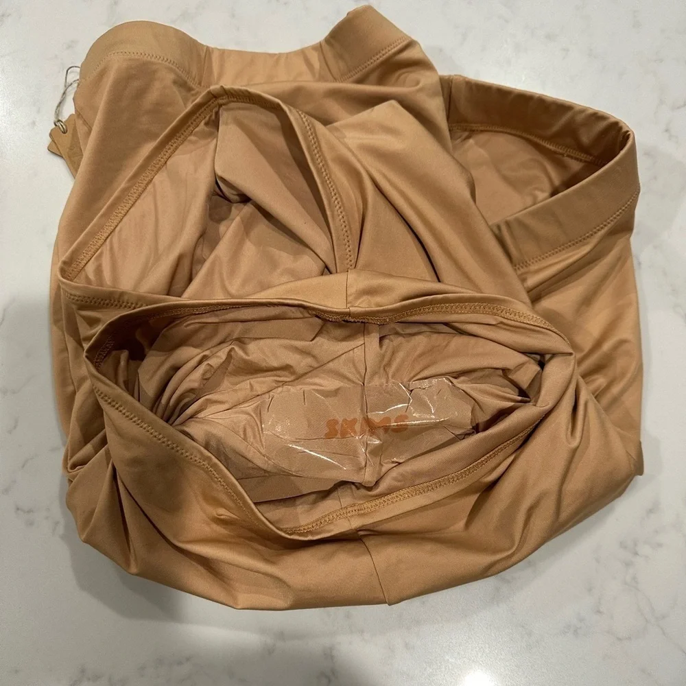 SKIMS SIGNATURE SWIM MID WAIST SHORT OCHO SIZE 4X